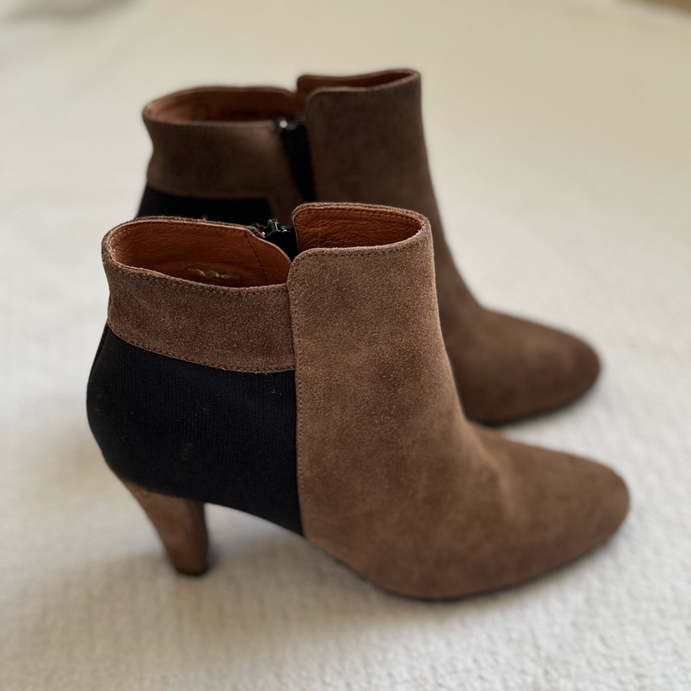 NWOT Eric Michael Berlin Brown and Black Ankle Booties Size 30